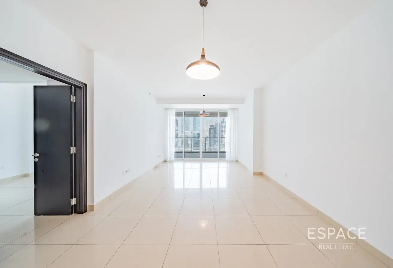 Bright Unit | Best Layout | Vacant Soon
