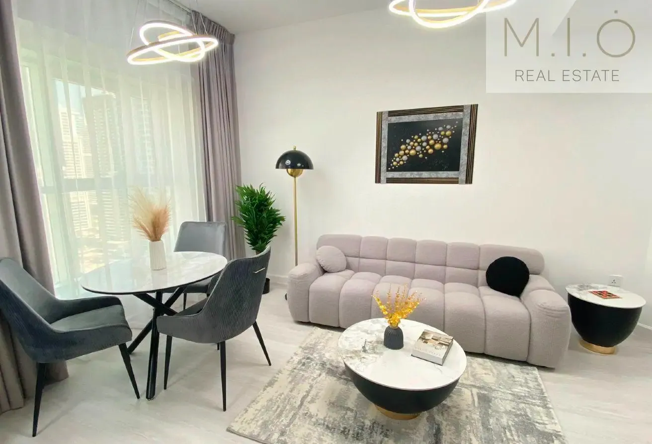 Upgraded Furnished 1 BR + Study Room| Premium unit