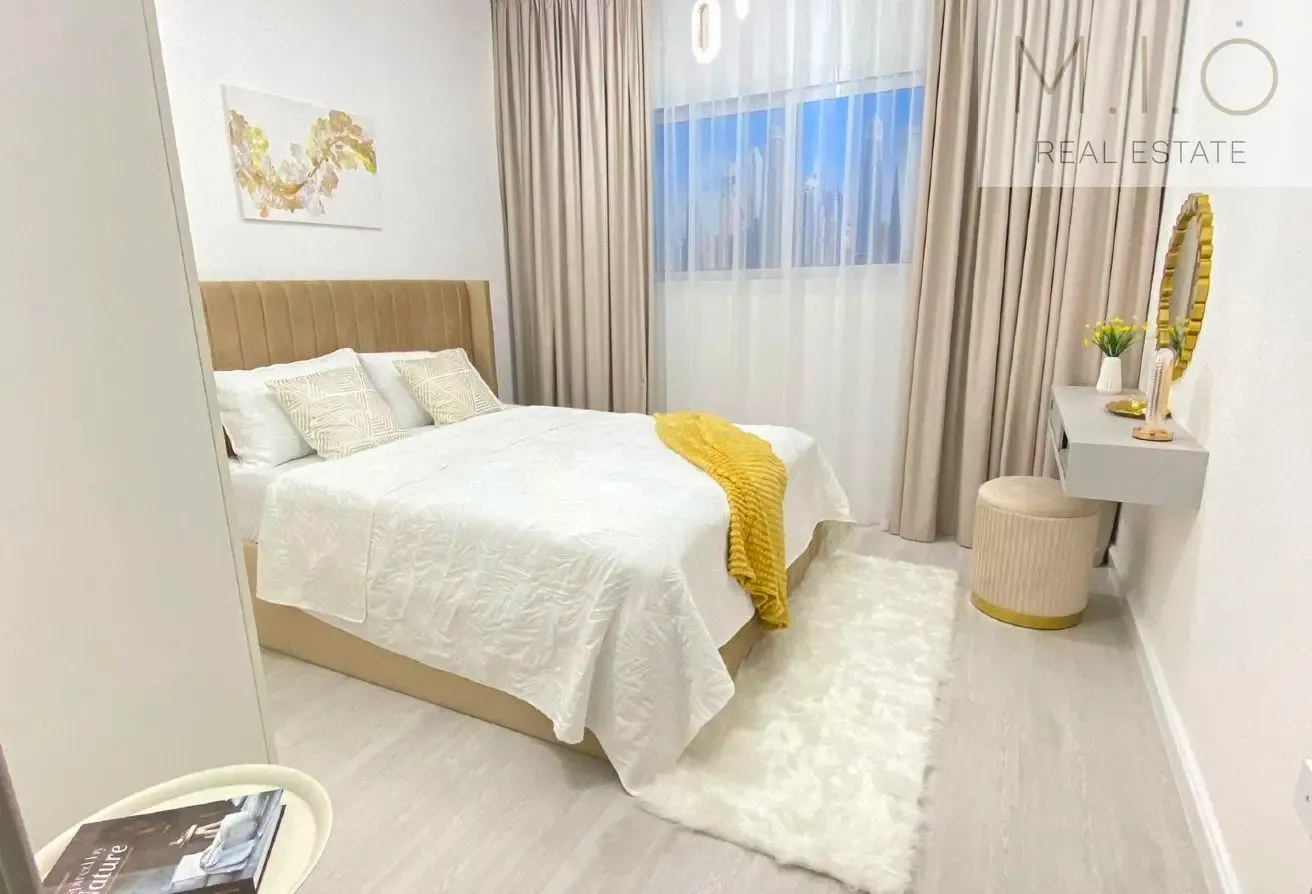 Upgraded Furnished 1 BR + Study Room| Premium unit