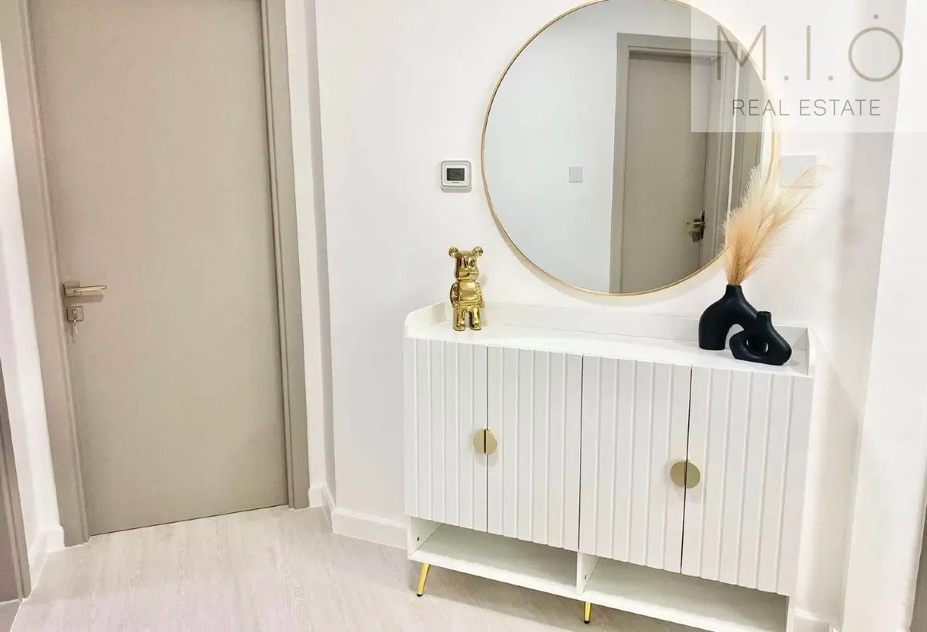 Upgraded Furnished 1 BR + Study Room| Premium unit