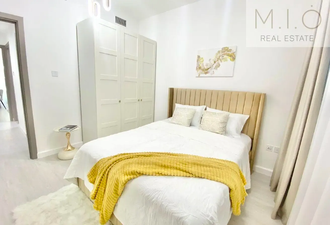 Upgraded Furnished 1 BR + Study Room| Premium unit