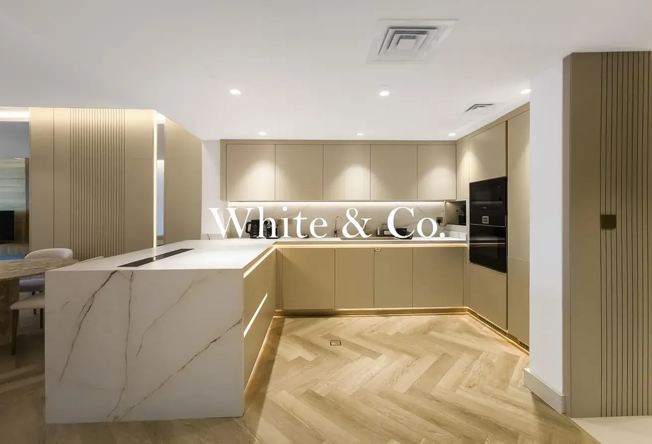 Fully Upgraded | Lake View | Tenanted