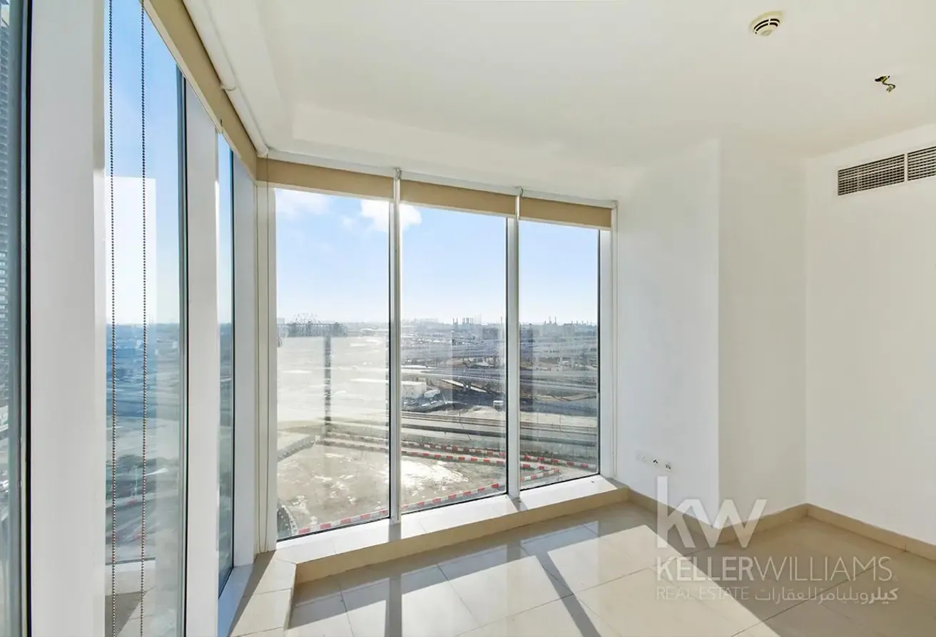 Panoramic windows | Cornet unit | Vacant