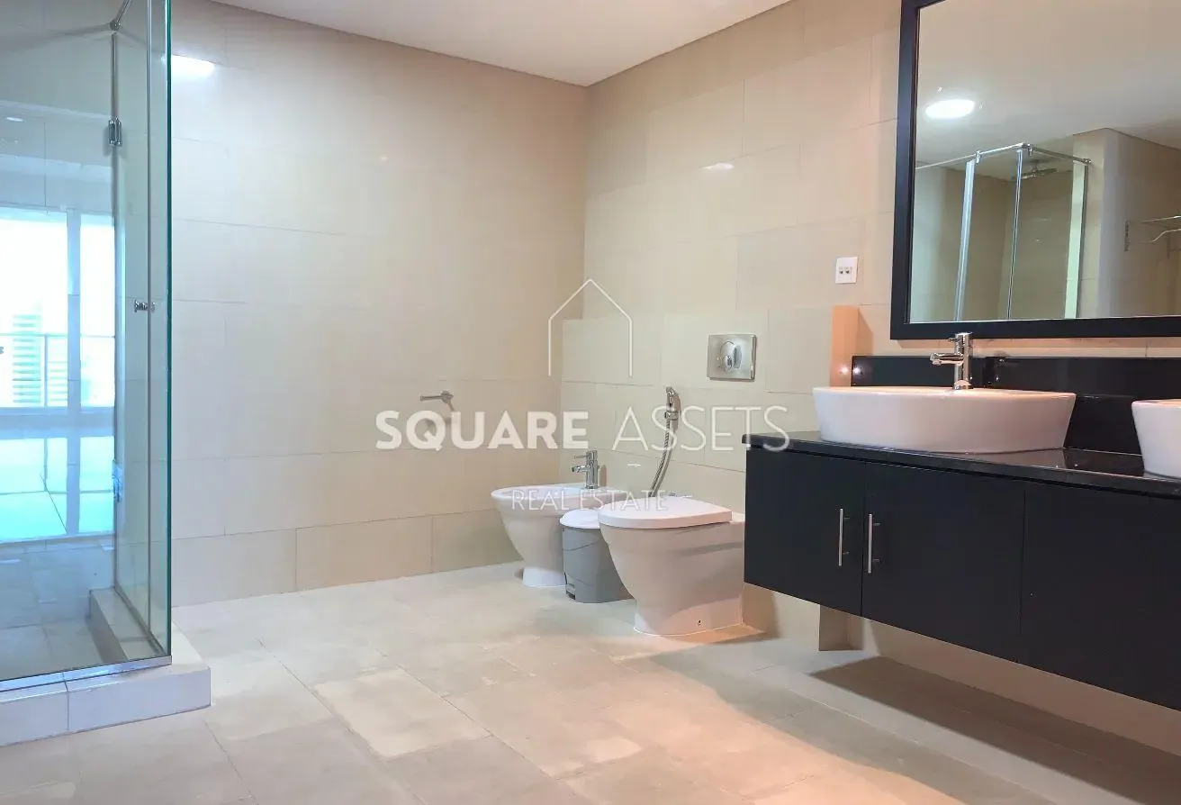 Spacious 1 Bedroom | Lake &  Marina Skyline View