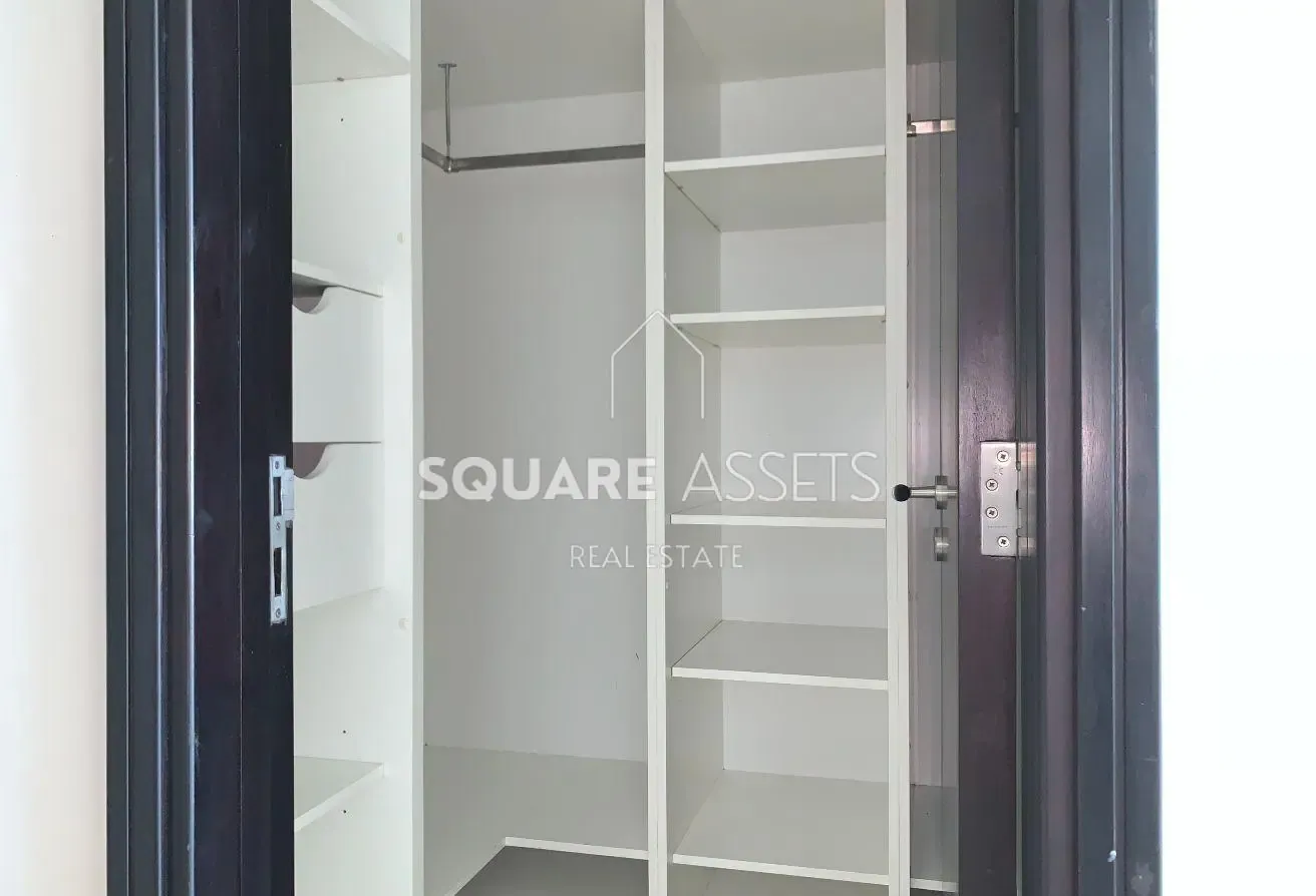 Spacious 1 Bedroom | Lake &  Marina Skyline View