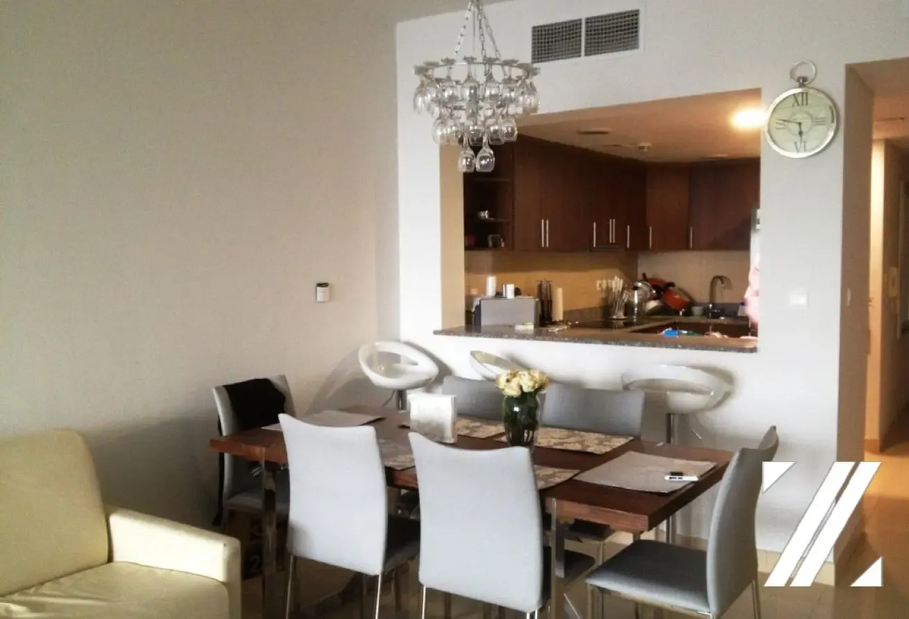 Spacious 1 BR I High Floor I Prime Location