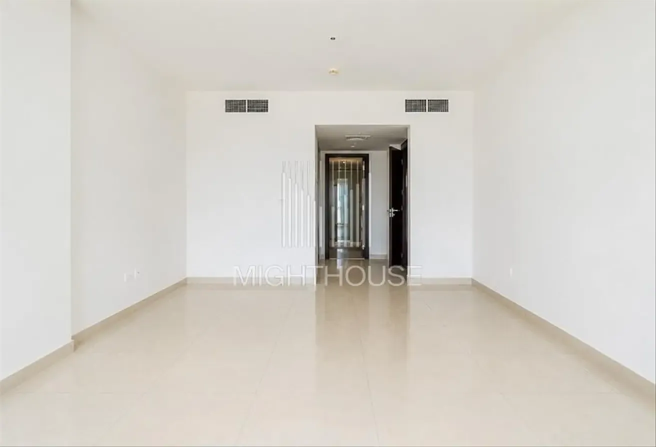 Spacious 1BR | with Stunning Lake & Marina Views