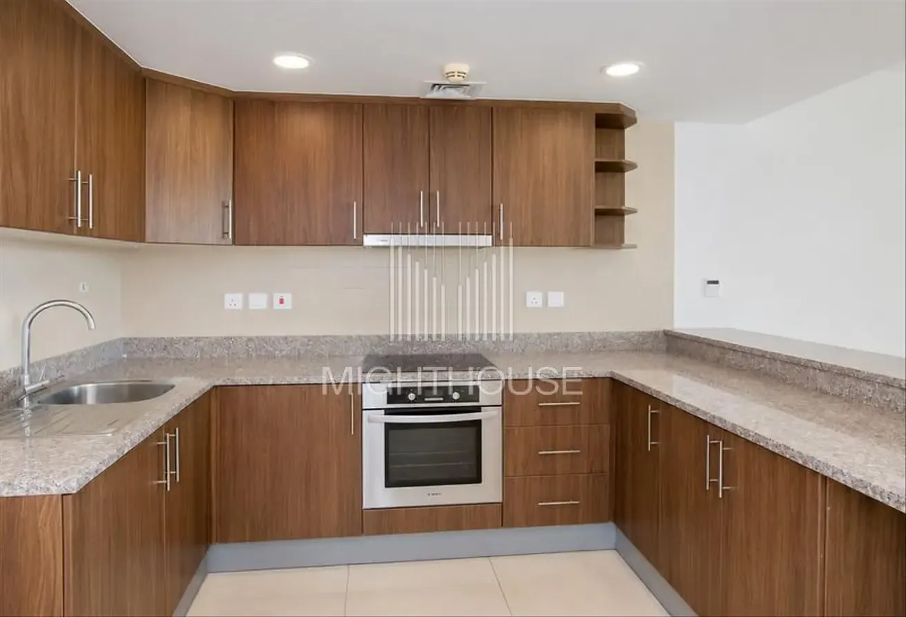Spacious 1BR | with Stunning Lake & Marina Views