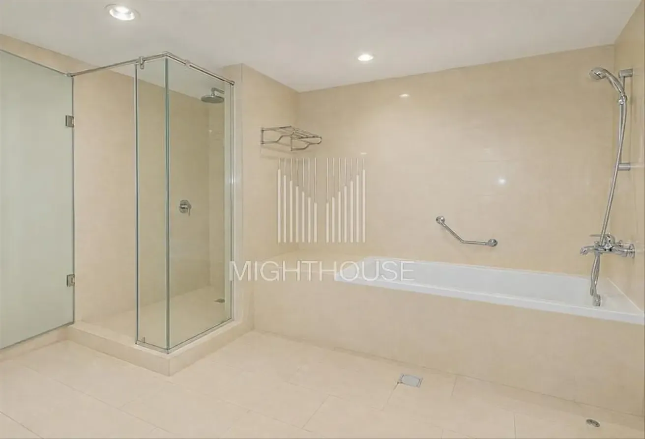 Spacious 1BR | with Stunning Lake & Marina Views