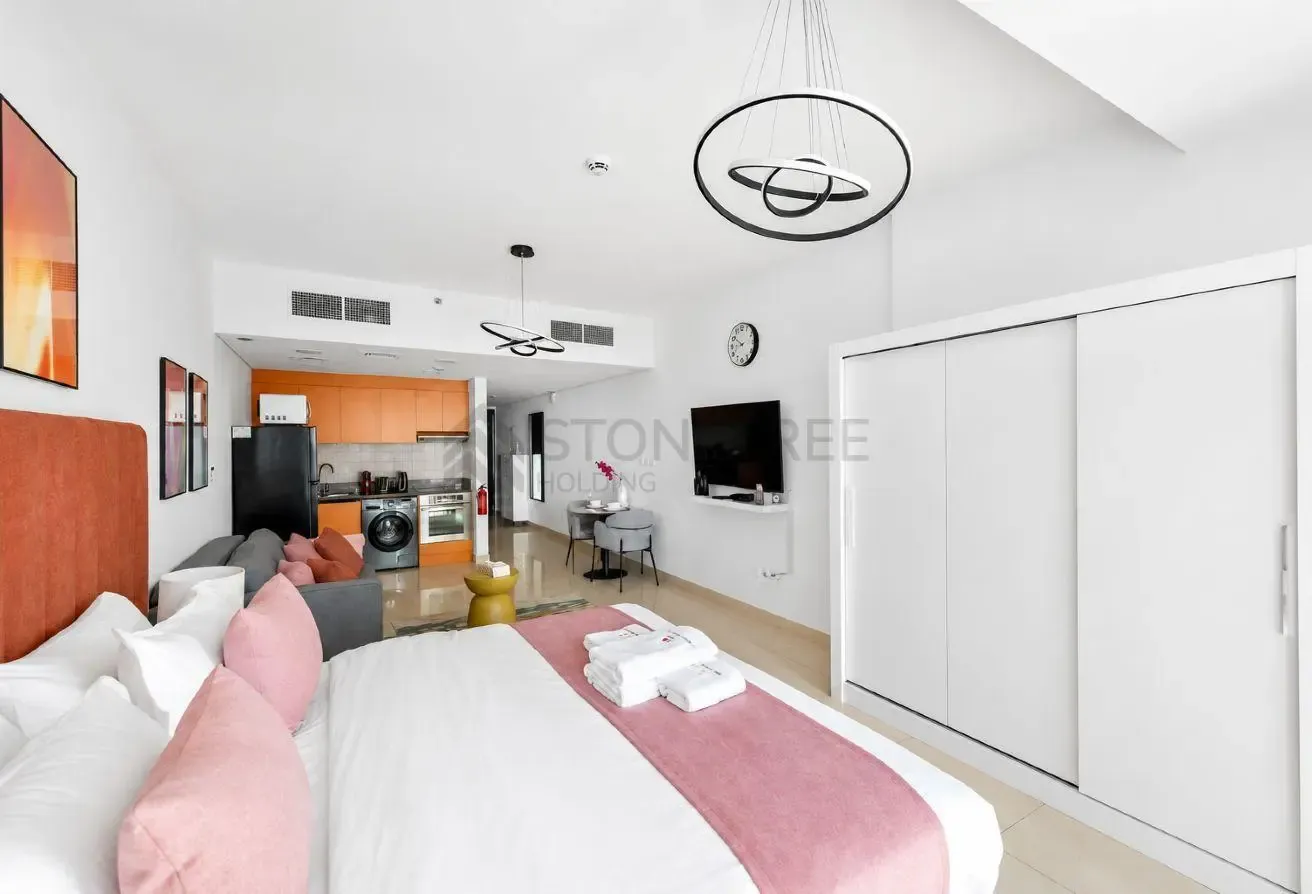 12 CHEQUES | Big Layout | Lake View