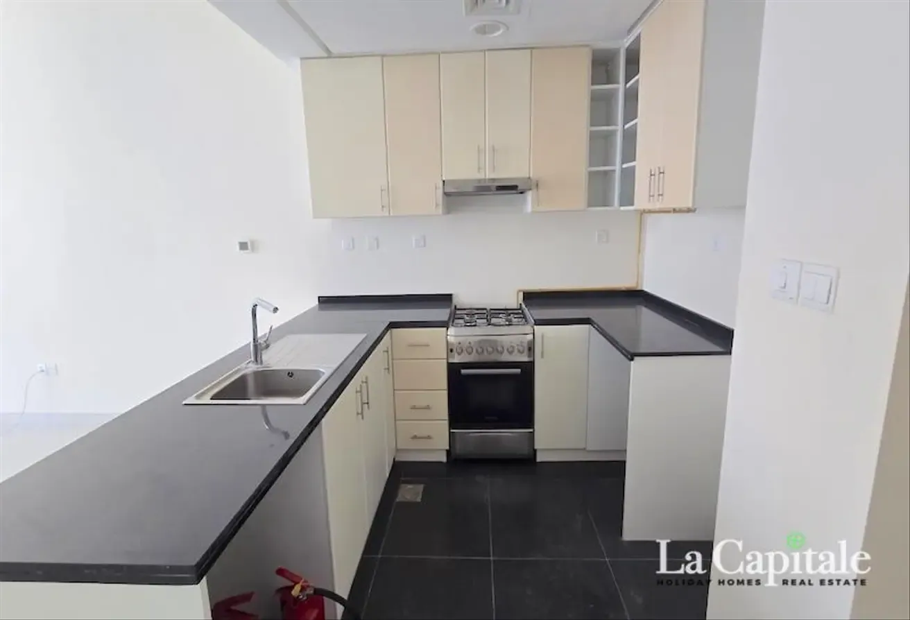 HIGH FLOOR | VACANT UNIT | WELL-MAINTAINED