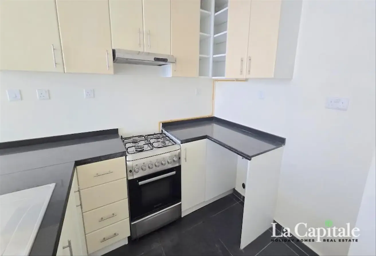HIGH FLOOR | VACANT UNIT | WELL-MAINTAINED