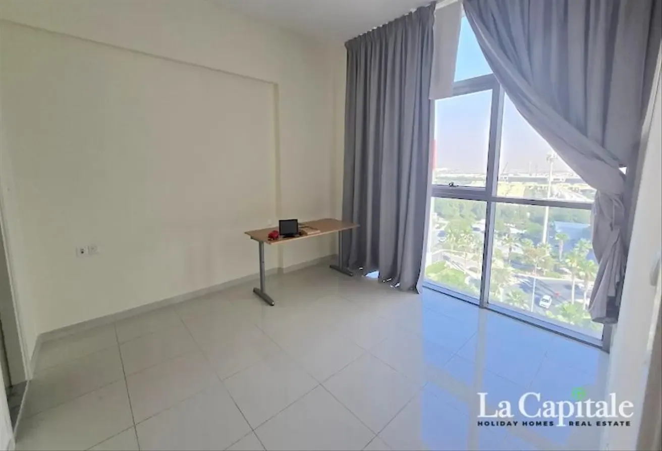 HIGH FLOOR | VACANT UNIT | WELL-MAINTAINED