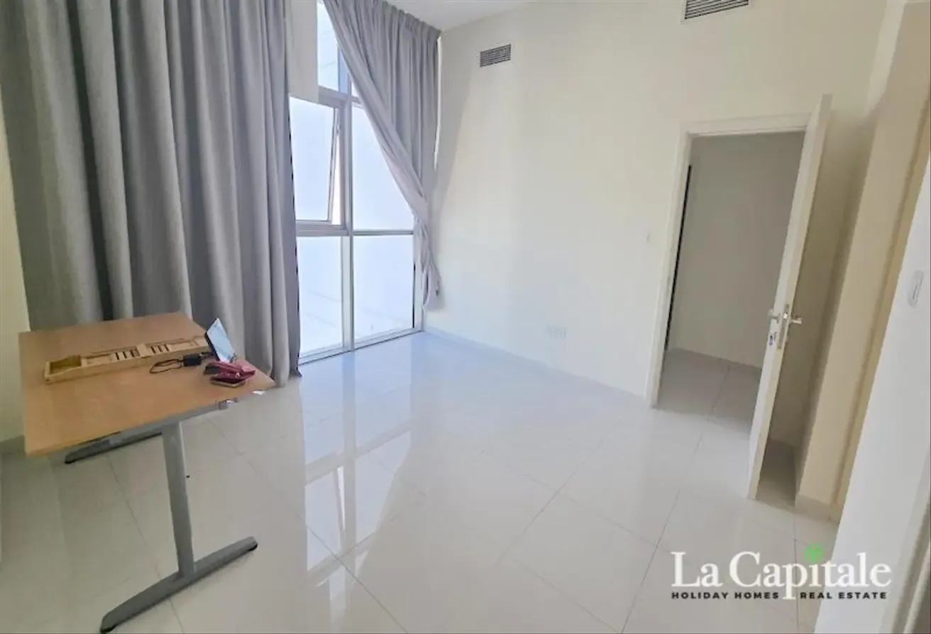 HIGH FLOOR | VACANT UNIT | WELL-MAINTAINED
