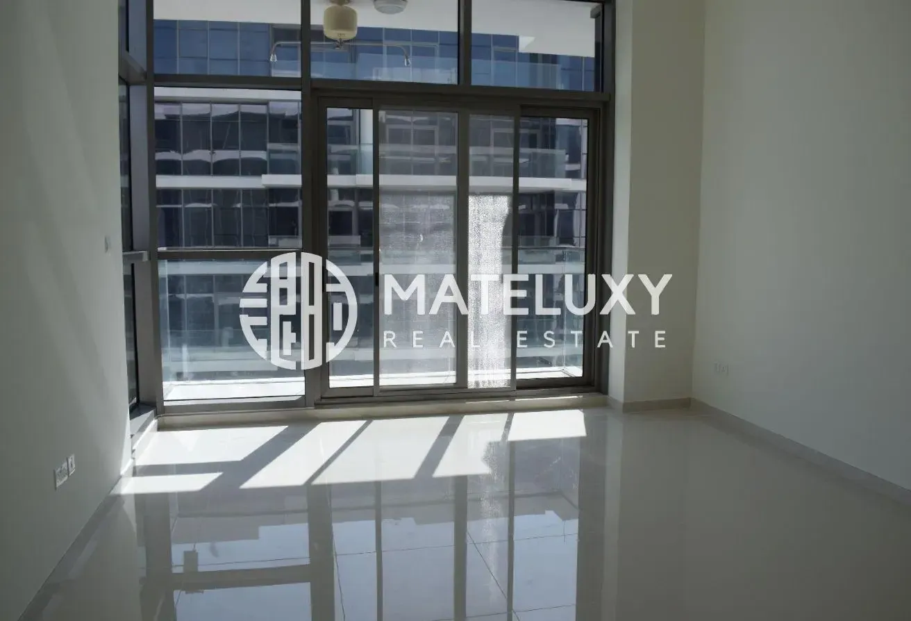 One Bed with Golf and Pool View Vacant in August