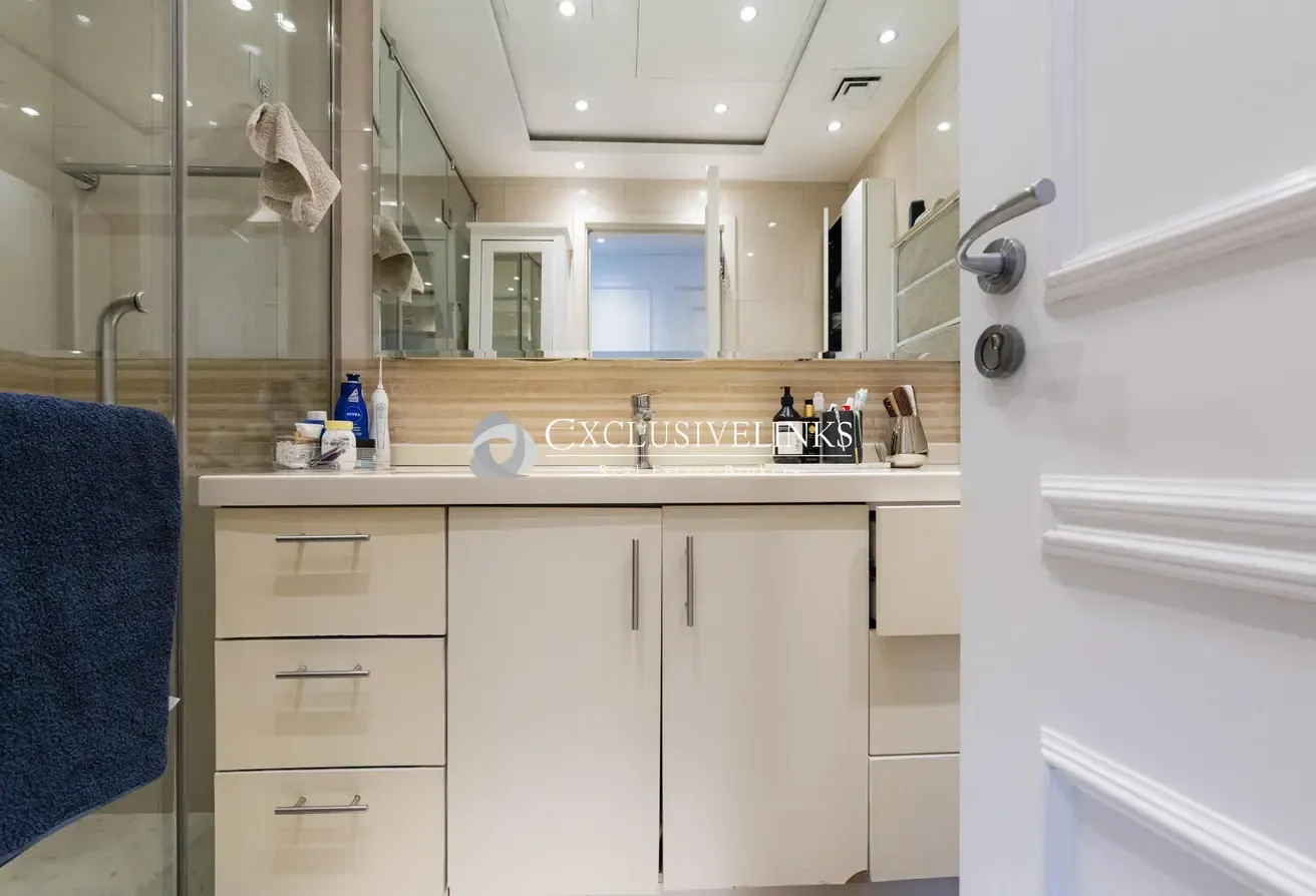 Furnished | Amazing Views | 2 Parking | VACANT