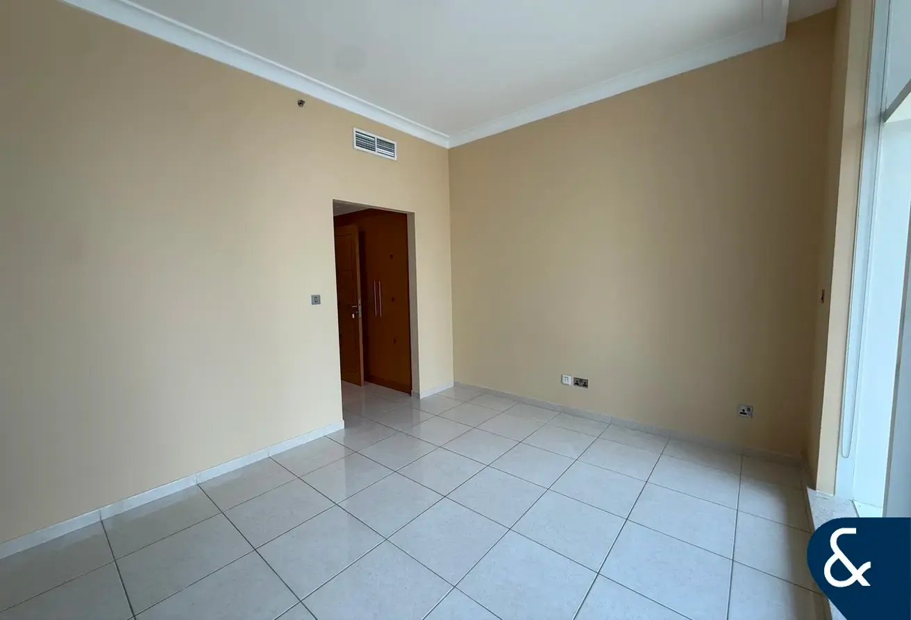Unfurnished | Marina View | Upgraded | Study