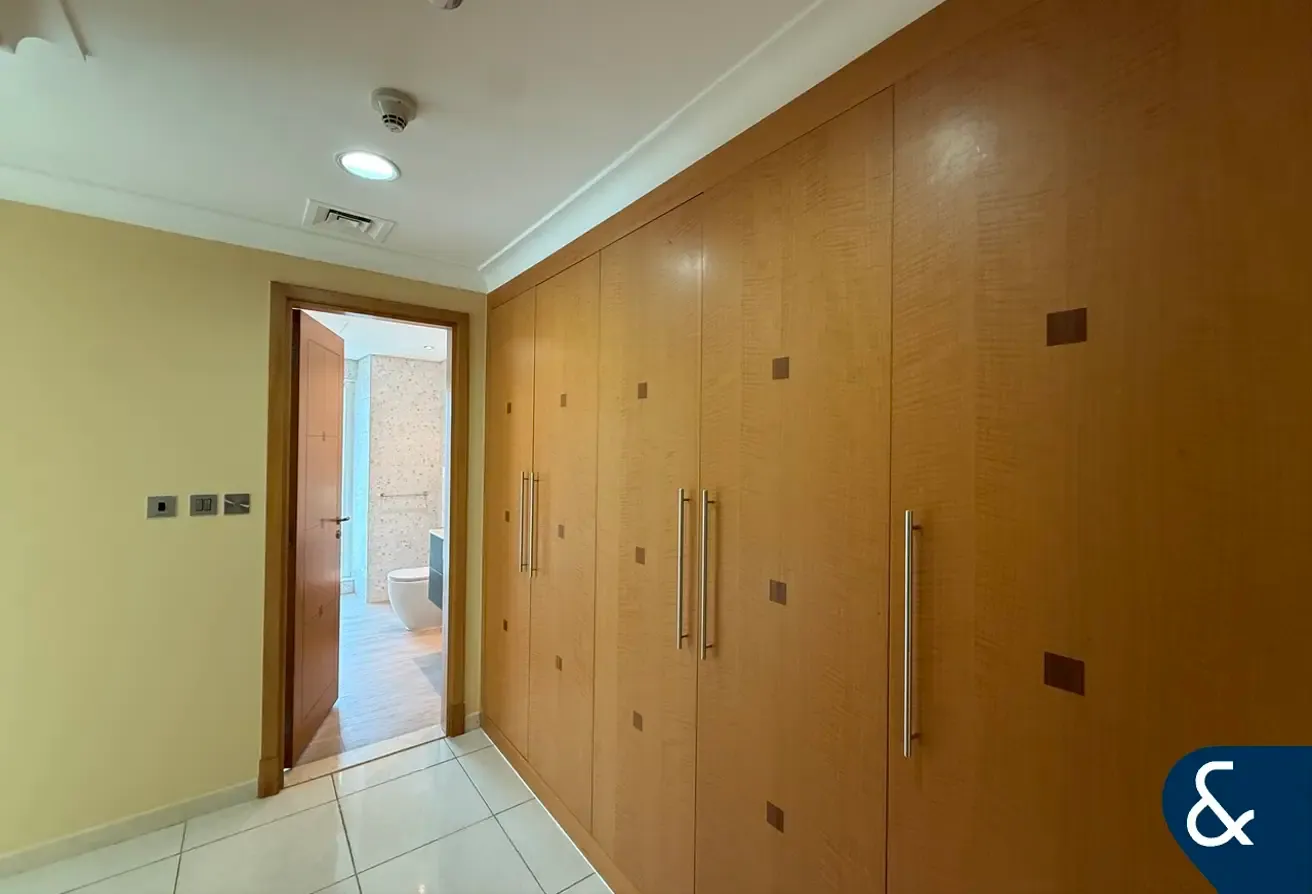 Unfurnished | Marina View | Upgraded | Study