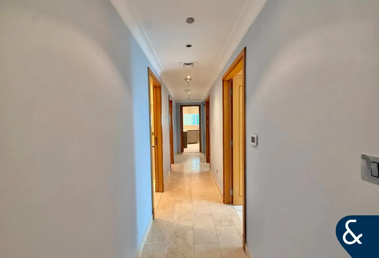 Unfurnished | Marina View | Upgraded | Study