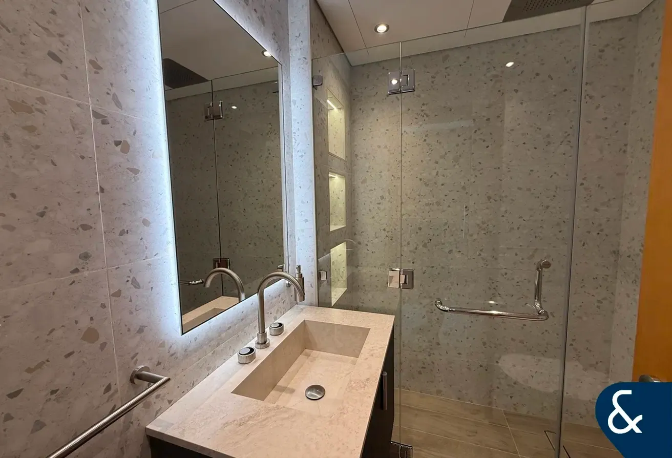 Unfurnished | Marina View | Upgraded | Study