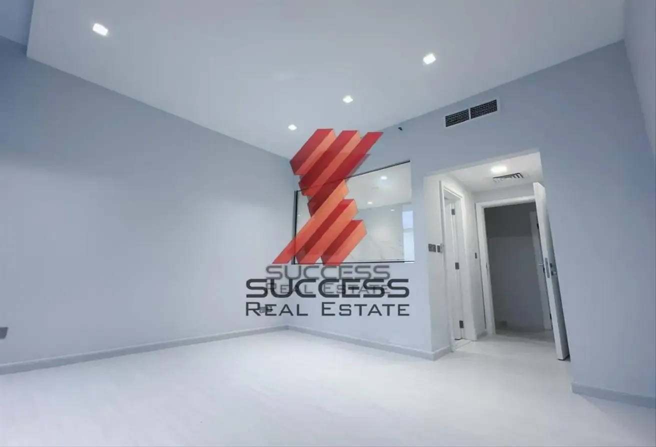 Luxury Upgraded 3 Bedroom | Huge Layout