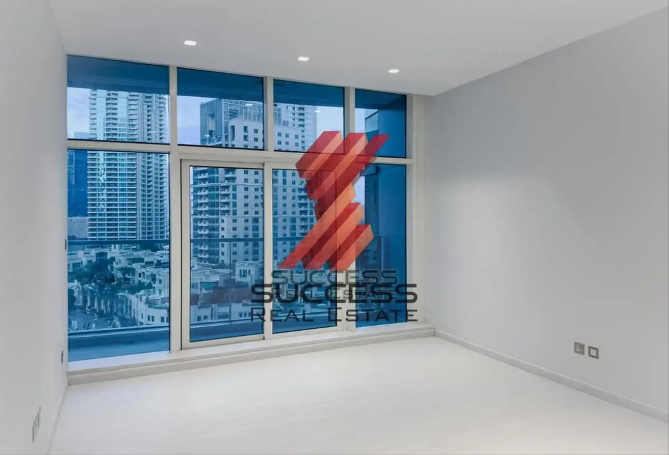 Luxury Upgraded 3 Bedroom | Huge Layout