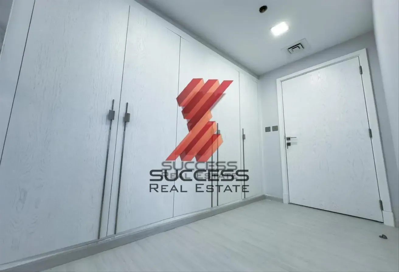 Luxury Upgraded 3 Bedroom | Huge Layout
