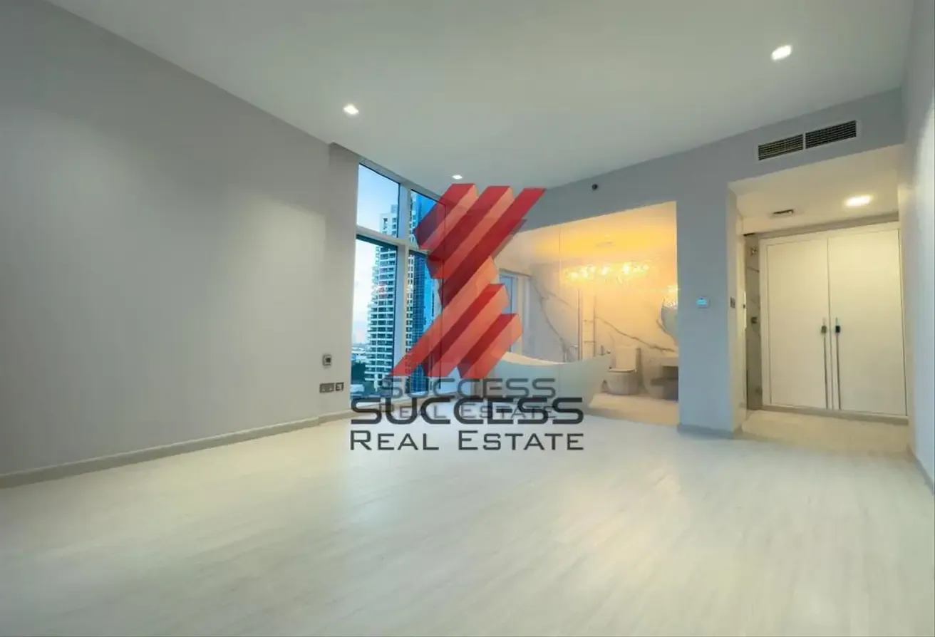 Luxury Upgraded 3 Bedroom | Huge Layout