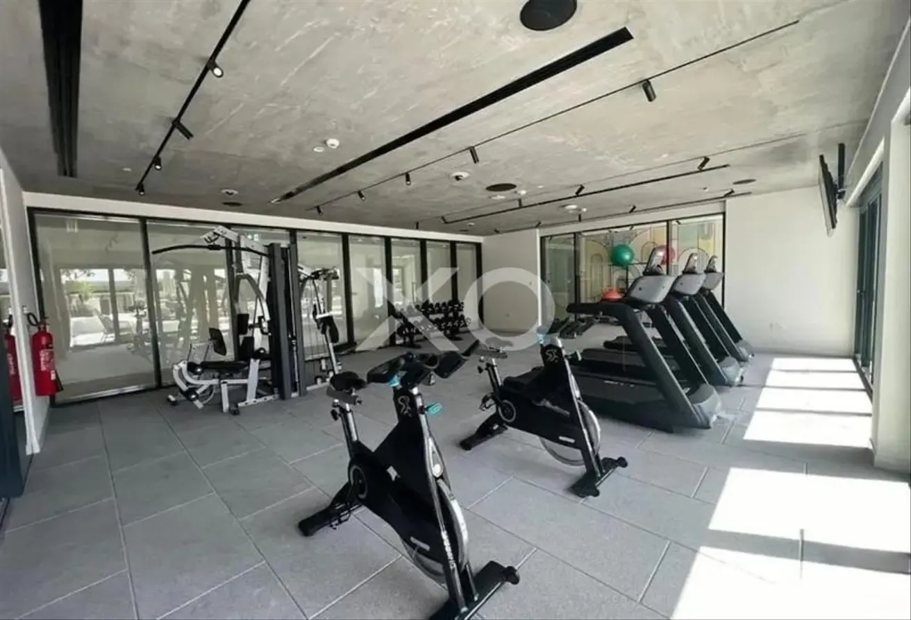 Fully Furnished | Low Floor | Vacant April