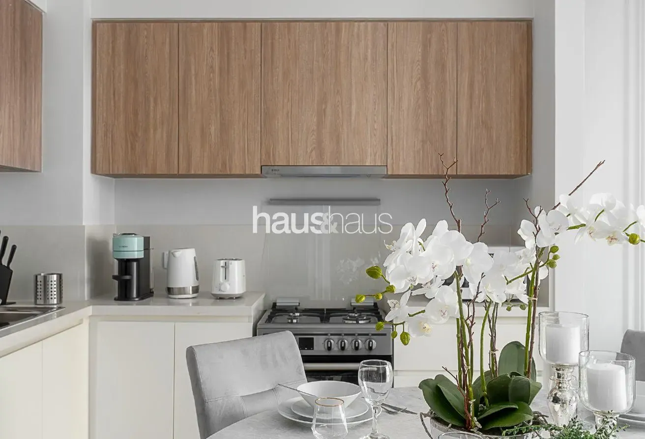 Beautiful Skyline | Community View | Deluxe Suite