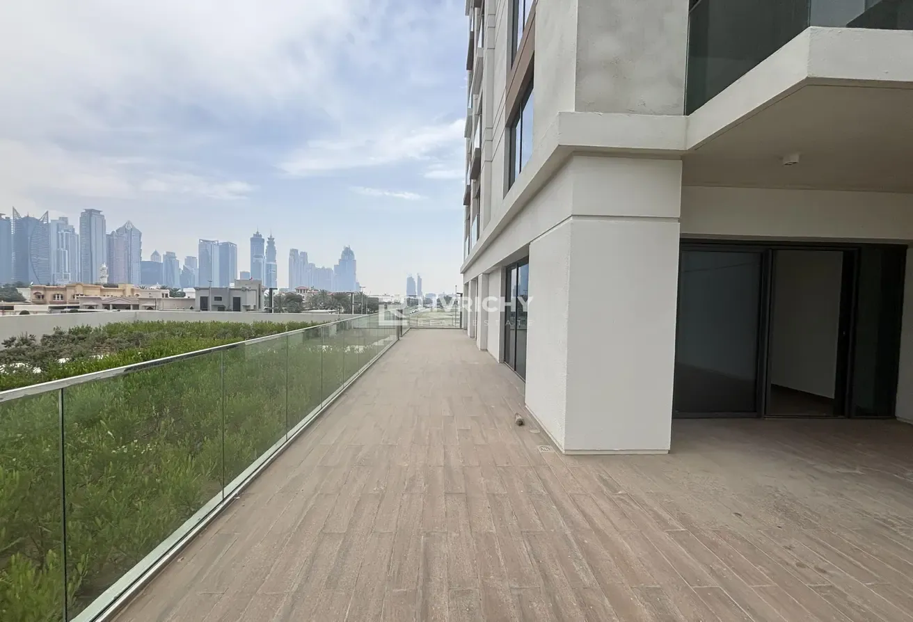CORNER TERRACE UNIT | PRIVATE GARDEN | UNIQUE