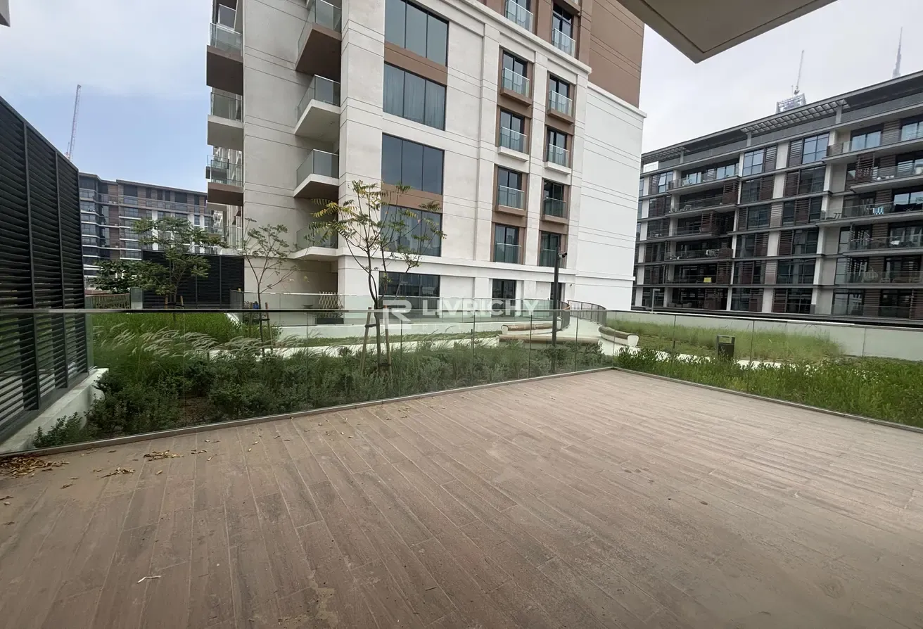 CORNER TERRACE UNIT | PRIVATE GARDEN | UNIQUE