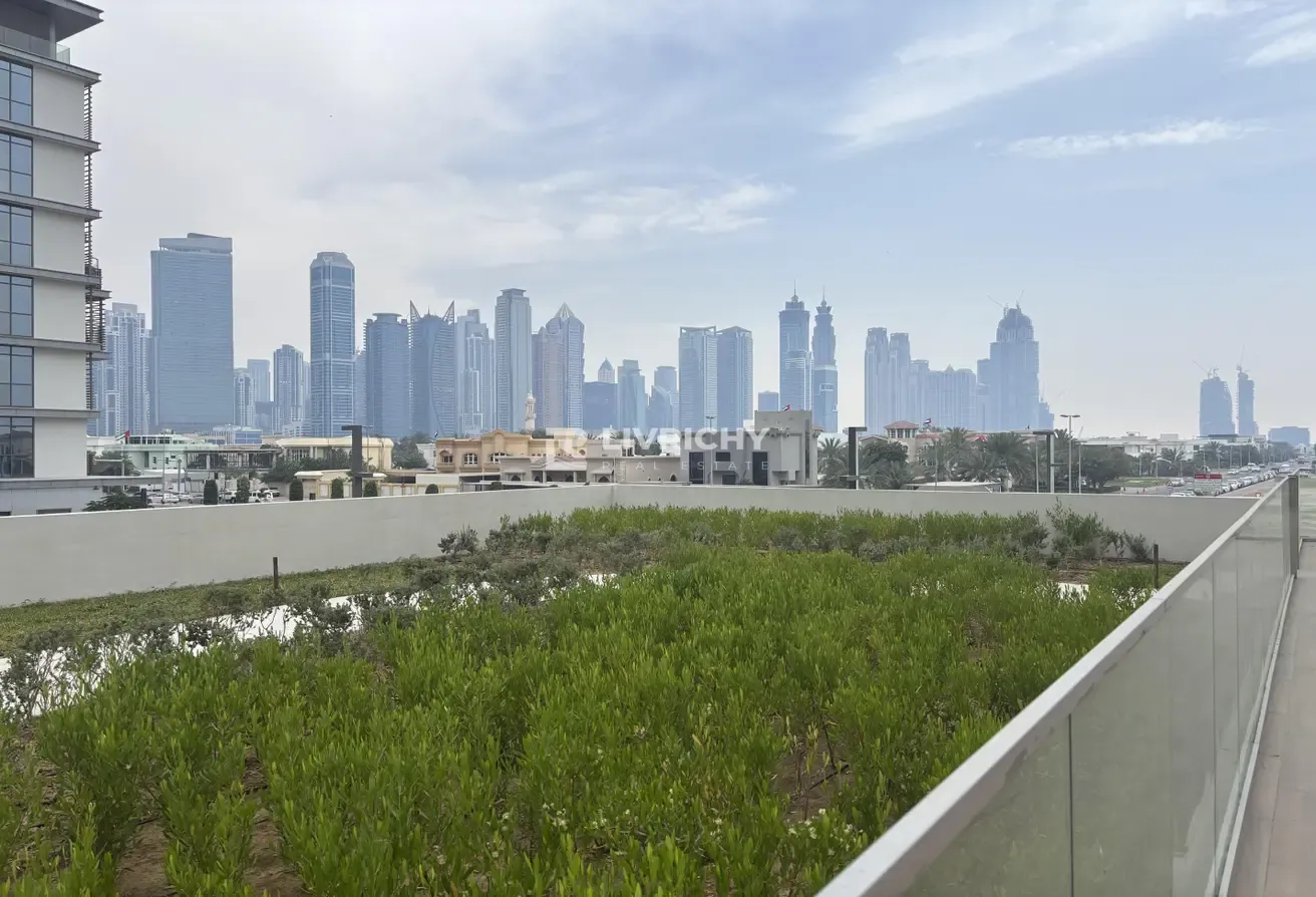 CORNER TERRACE UNIT | PRIVATE GARDEN | UNIQUE