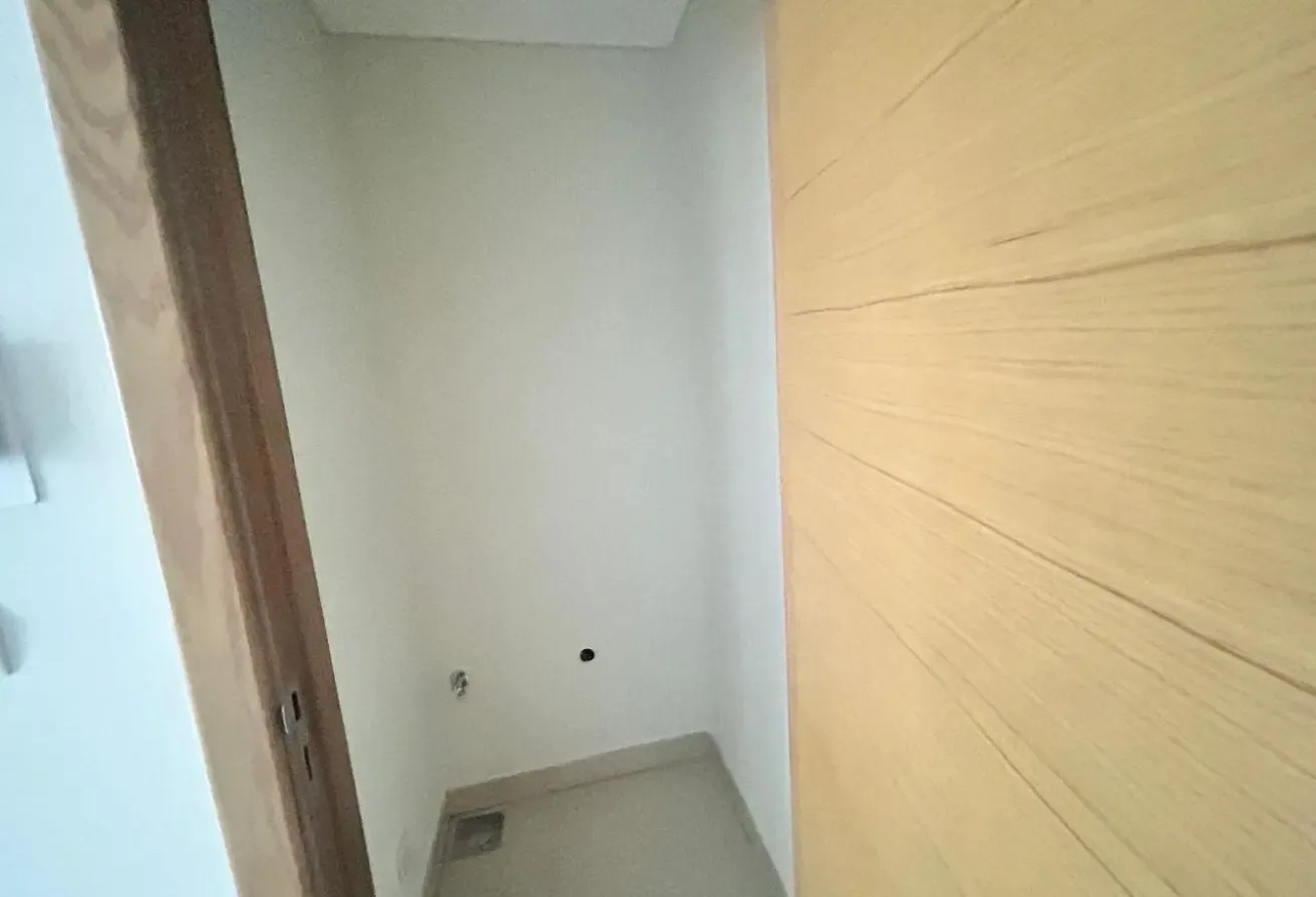 Spacious 1 Bedroom + Study | Chiller Free