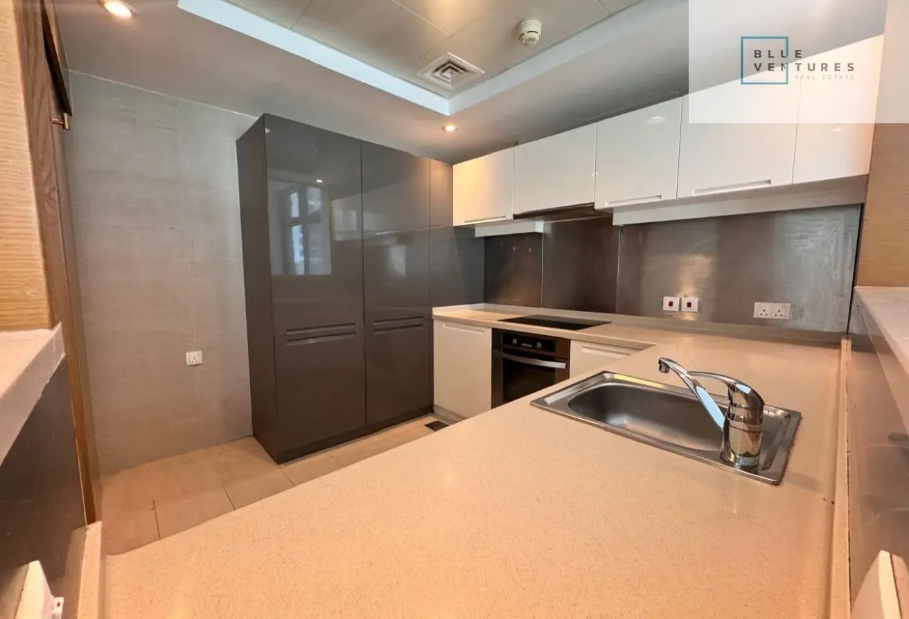 Boulevard View | Corner Unit | Bright Layout