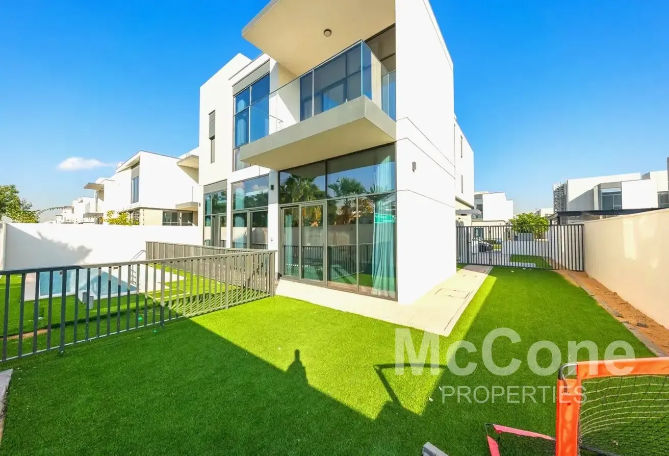 Private Pool | Vacant | Landscaped