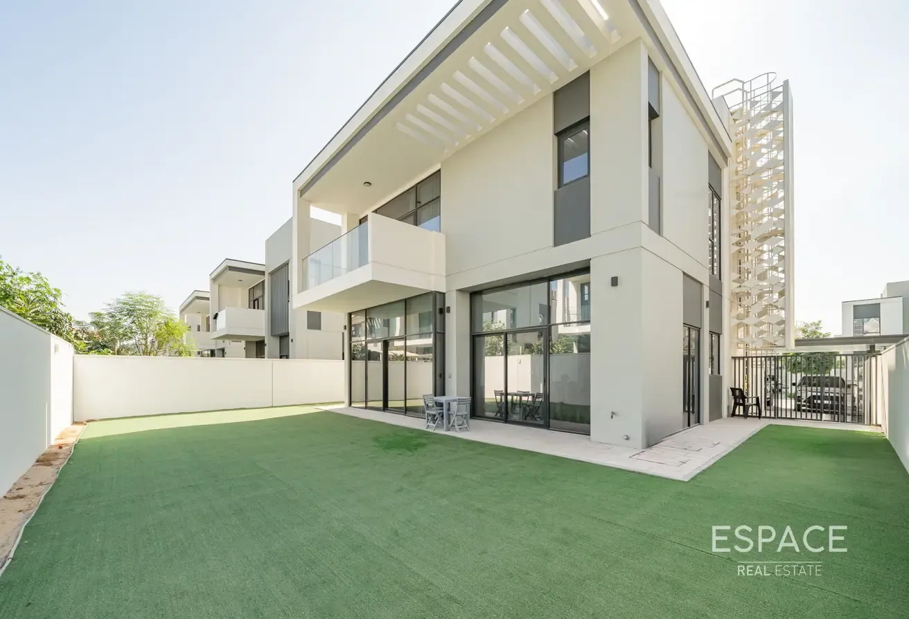 V4B - A | Unfurnished | Landscaped