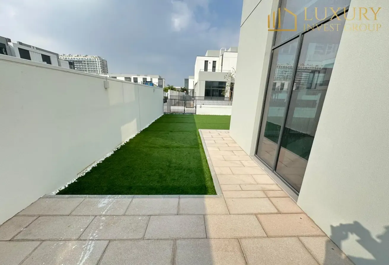 4BR+M  | Corner Plot  | Vastu Unit