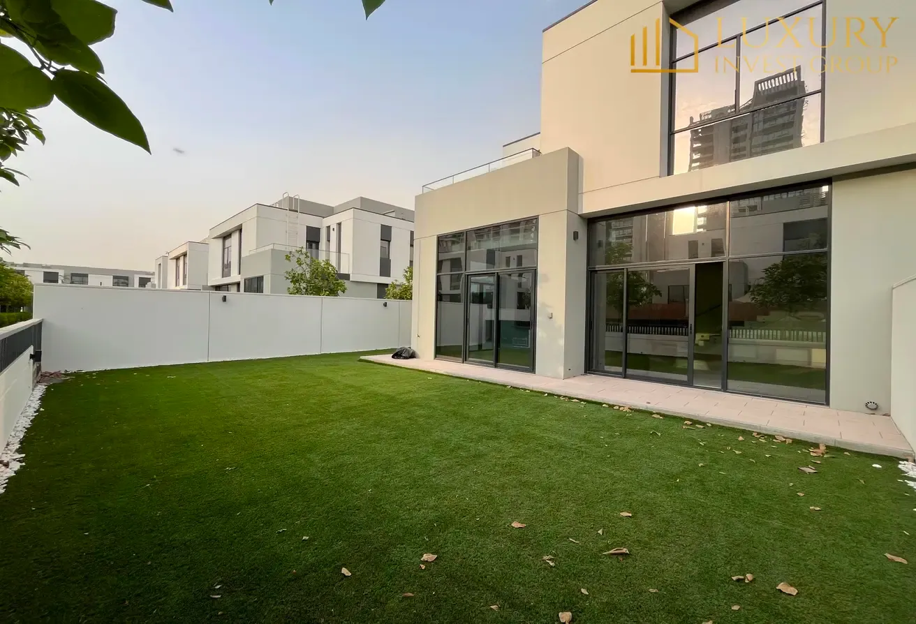4BR+M  | Corner Plot  | Vastu Unit