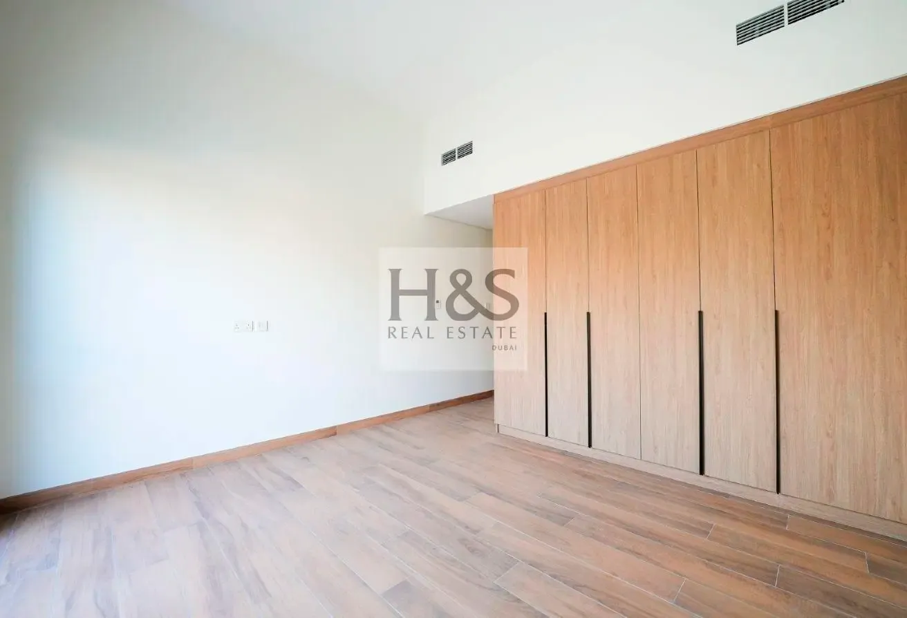 Type A Large | Close to amenities |Single Row