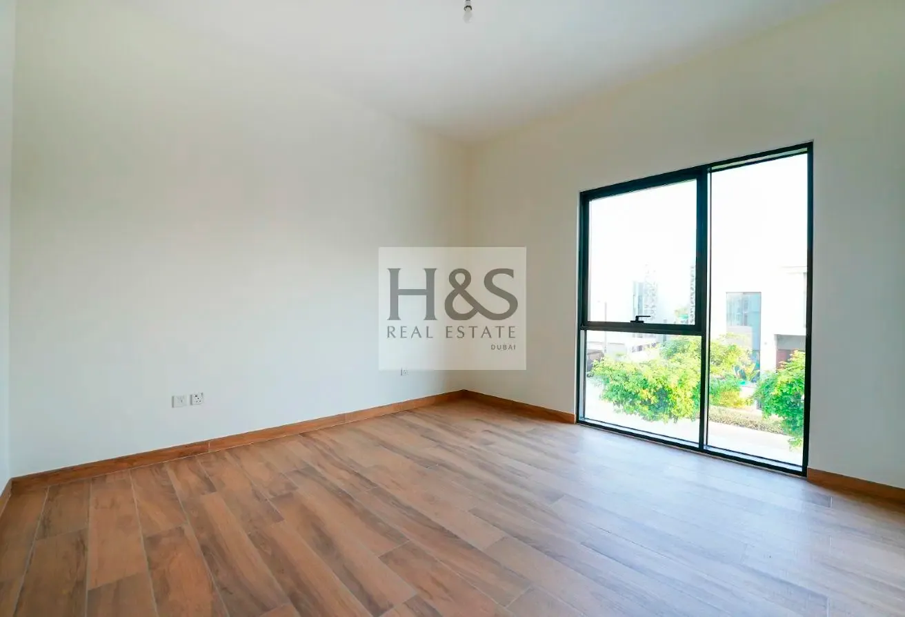 Type A Large | Close to amenities |Single Row