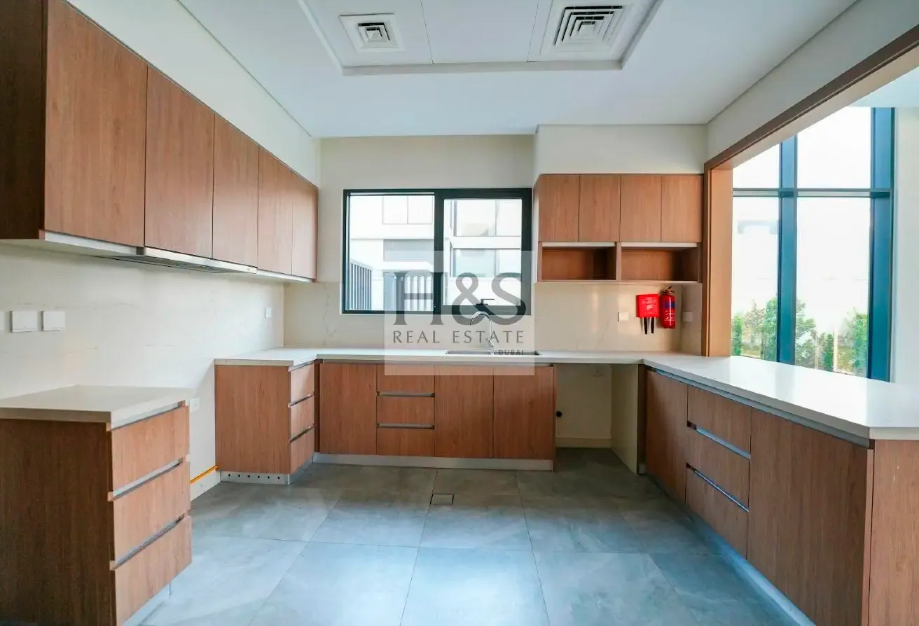 Type A Large | Close to amenities |Single Row