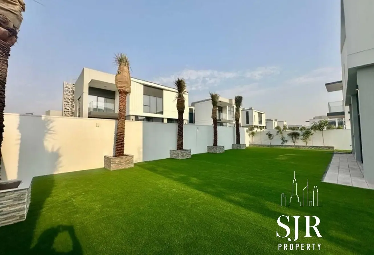 MOTIVATED  | LANDSCAPED | CORNER NEAR POOL