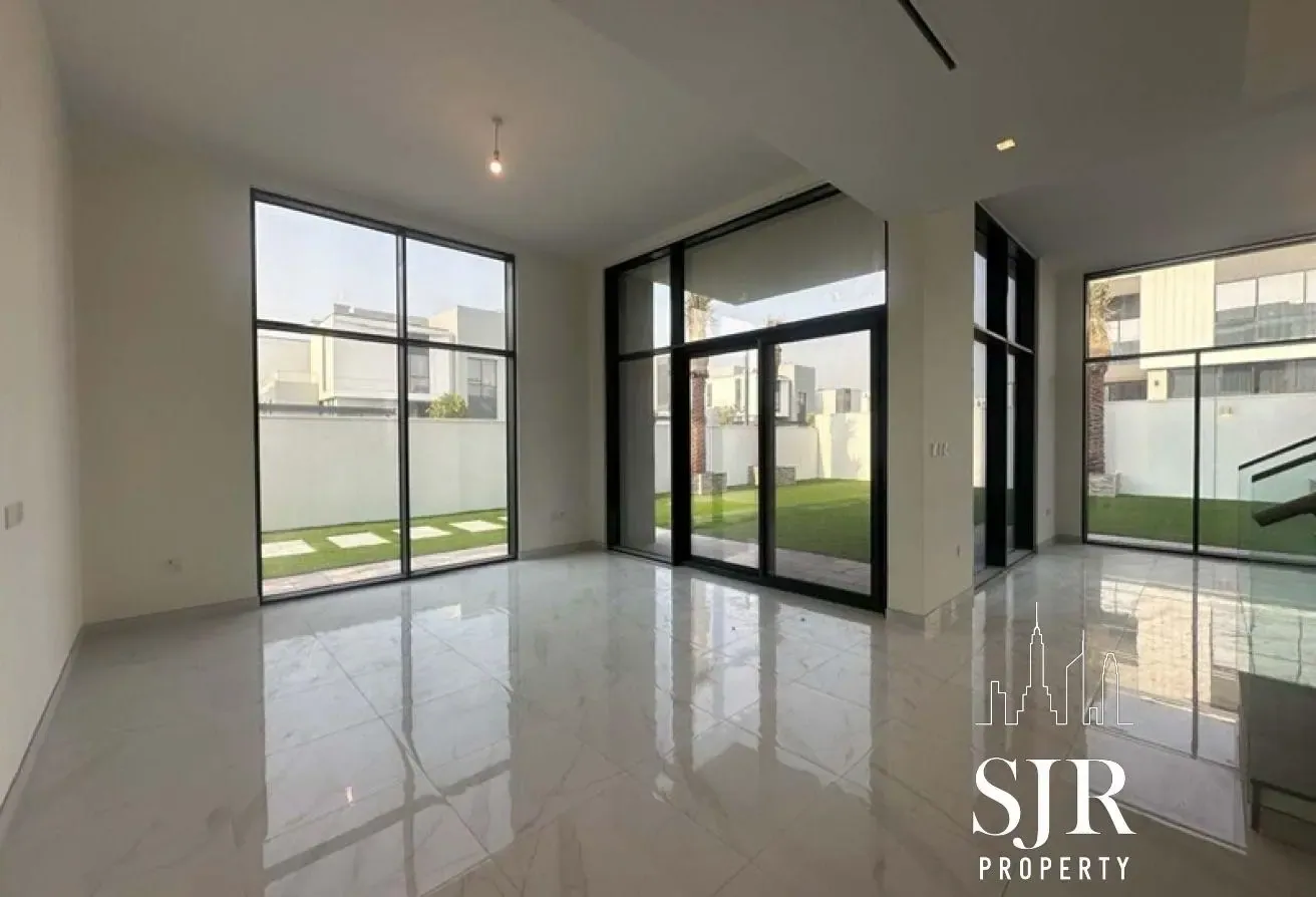 MOTIVATED  | LANDSCAPED | CORNER NEAR POOL
