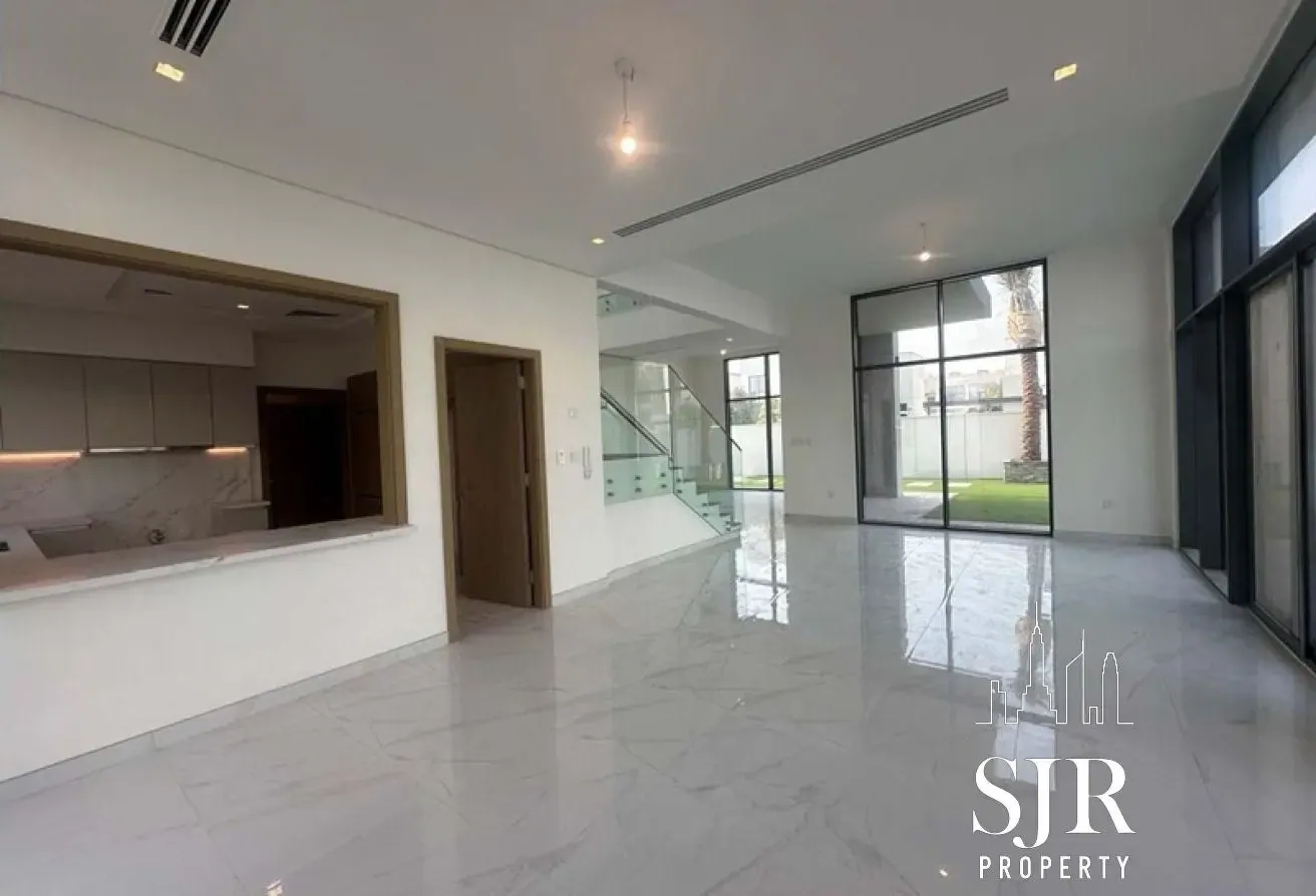 MOTIVATED  | LANDSCAPED | CORNER NEAR POOL