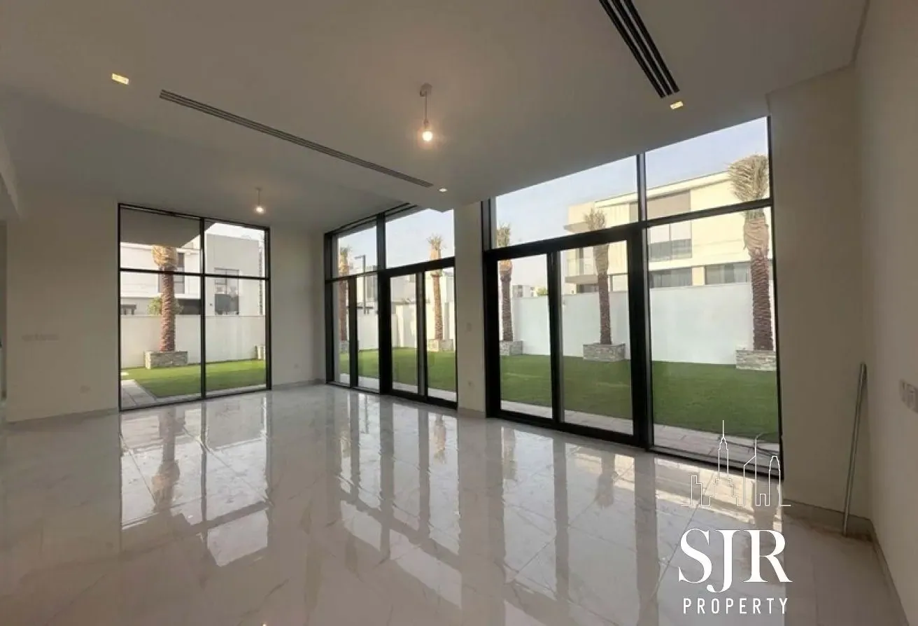 MOTIVATED  | LANDSCAPED | CORNER NEAR POOL