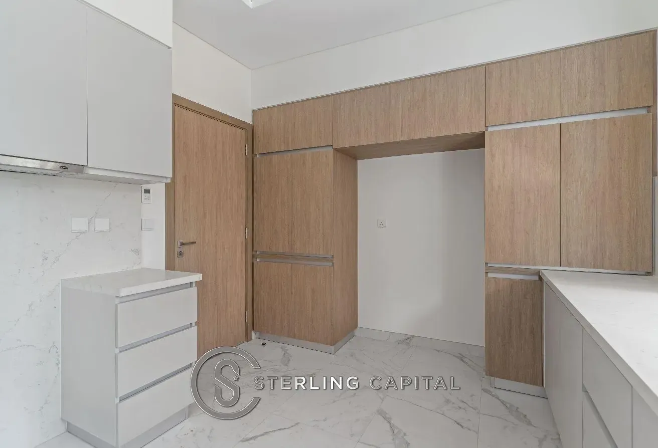 Large Corner | Mature Garden | Curtains Installed