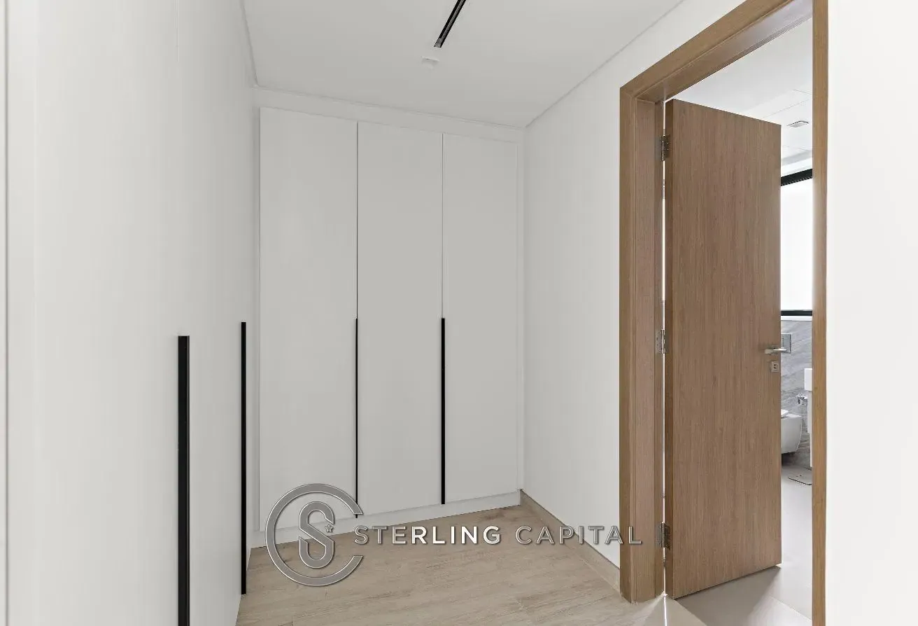 Large Corner | Mature Garden | Curtains Installed