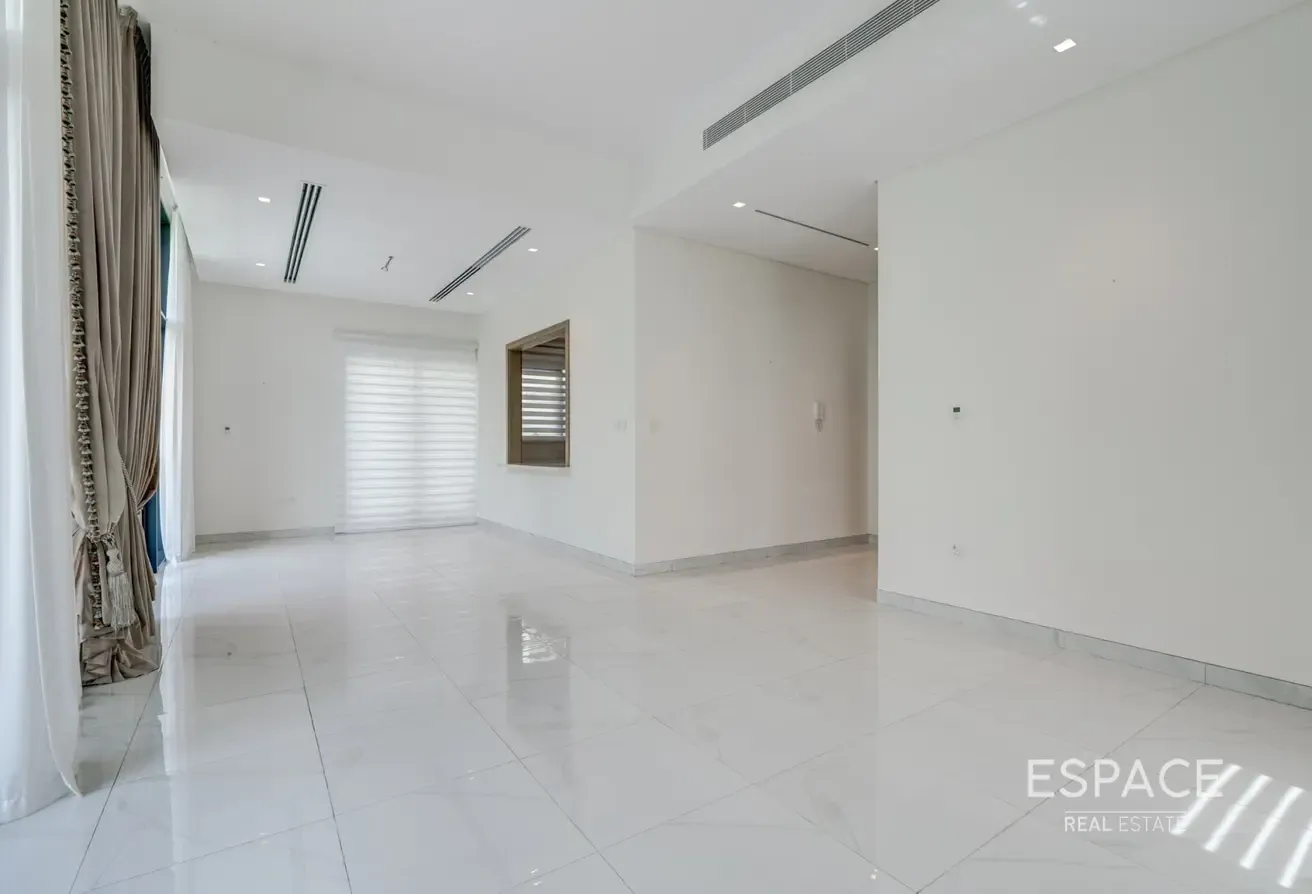 4 Beds plus Maids | Corner Villa | Large Plot