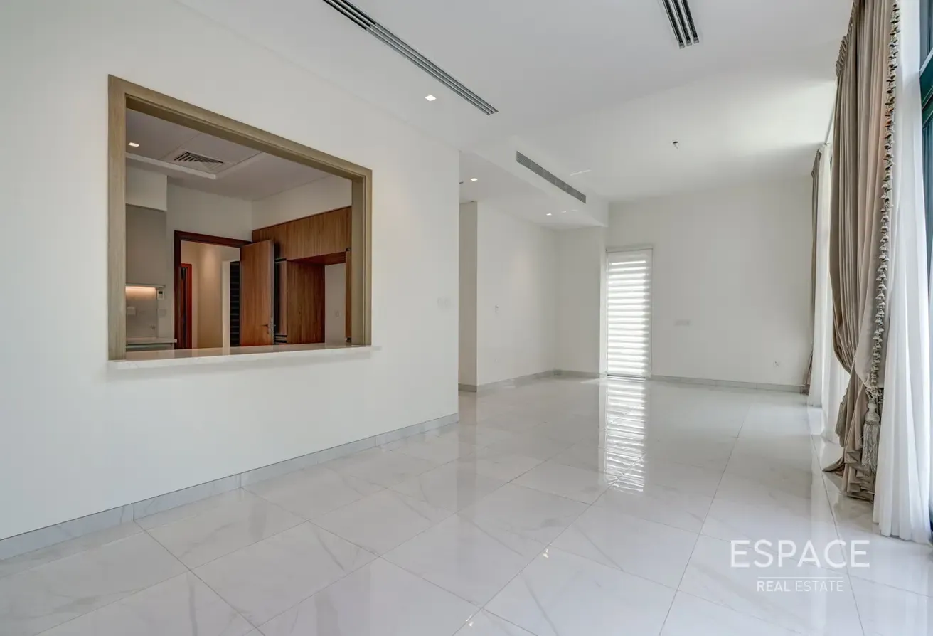 4 Beds plus Maids | Corner Villa | Large Plot